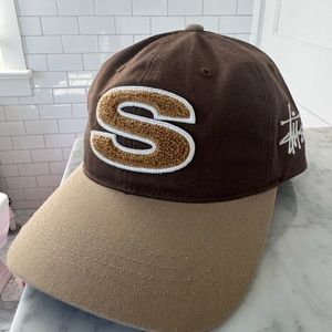 Stussy chenille logo low profile hat brown, adjustable (worn by Travis Scott)